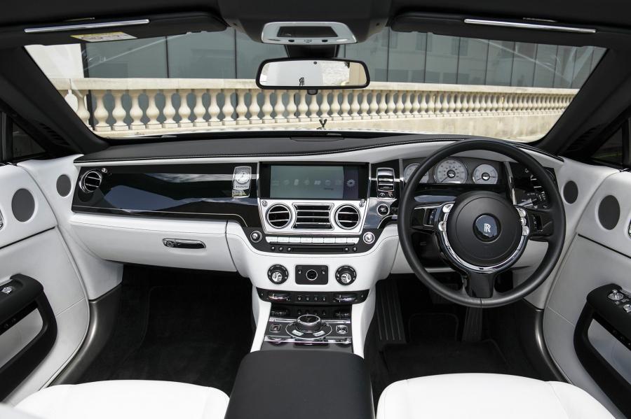 Торпедо Rolls-Royce Dawn by ONYX Concept 2017 года  (фото 12 из 35)